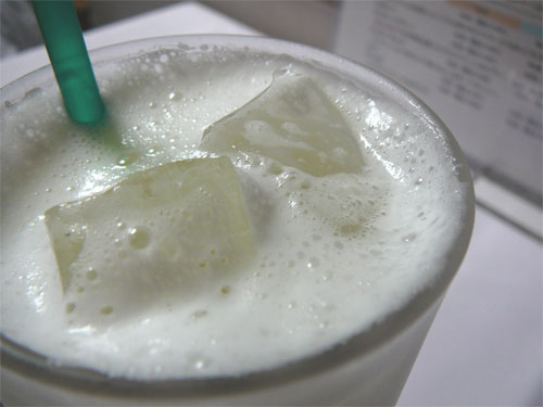 里山カフェのジンジャーミルク
