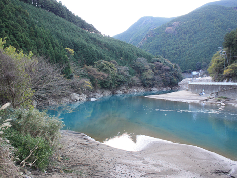 熊野古道　滝尻王子付近の川