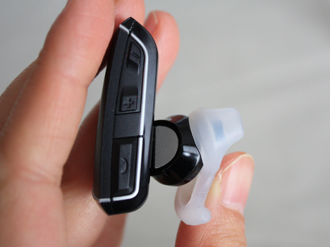 ボーズ・Bluetooth ヘッドセット シリーズ ２の操作ボタンアップ